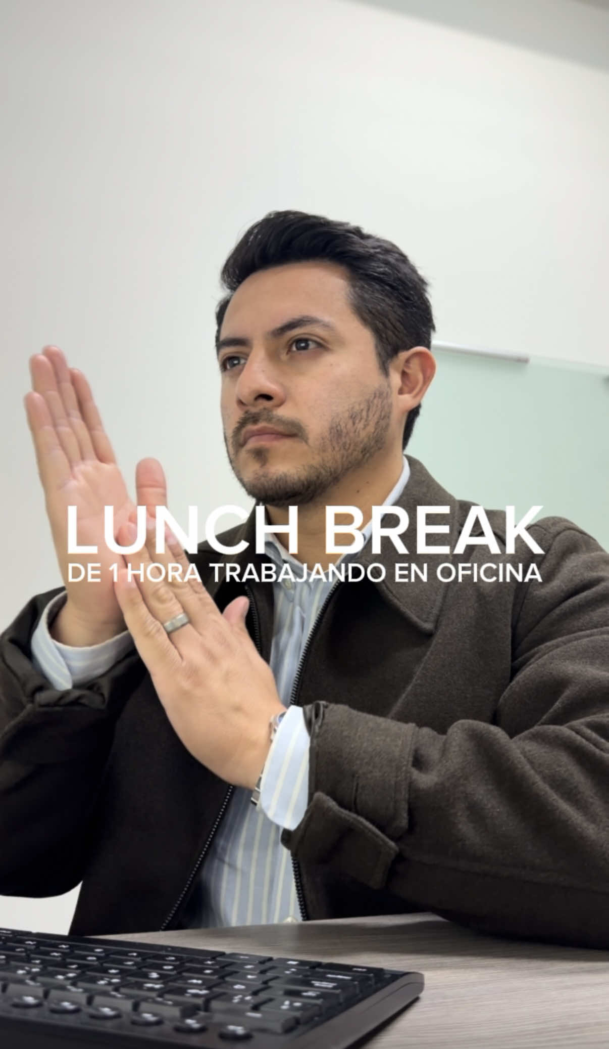 Mi hora de comida con un trabajo de oficina 🍱🍣 incluido el momento de apagar el cerebro ✌️ #Vlog #dayinthelife #dayinmylife #abogado #lawyer 