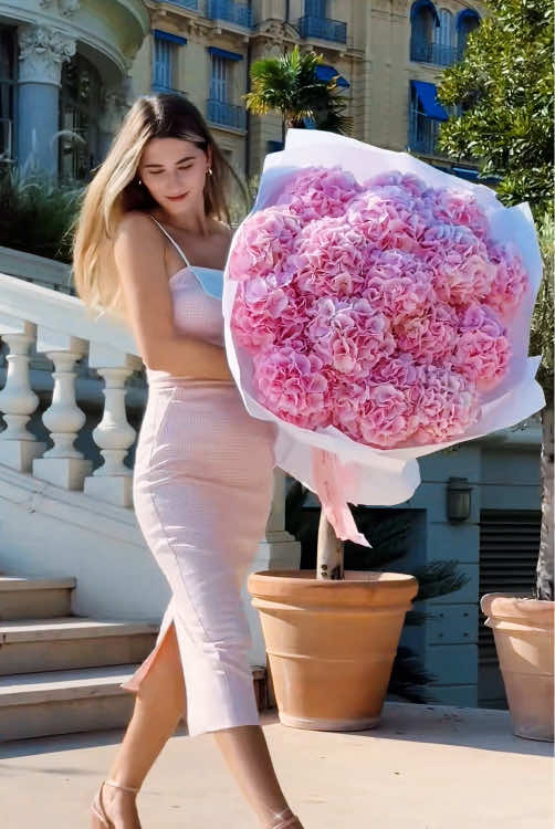 Giving flowers to strangers #flower #foryou #happy #surprise #roses#fyp 