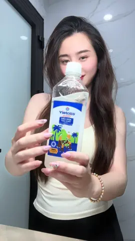 Dầu dừa hot thật #daudua #dauduanguyenchat #tiplamdep #chamsoctoc #duongmi 