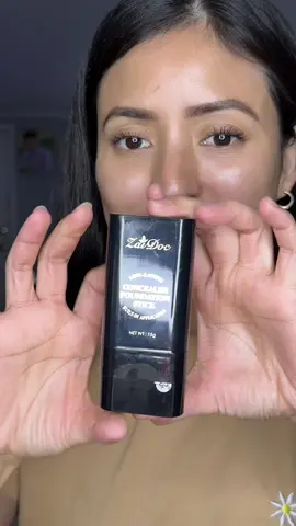 Trying the new concealer foundation stic ,Zai Doc. that is super viral  here on TIKTOK. . . Probando la nueva base en barra de Sai Doc, que esta está muy viral aquí en el TT. . . . #makeuphacks #makeuptrend #maquillajetips #makeupforbeginners #makeup 