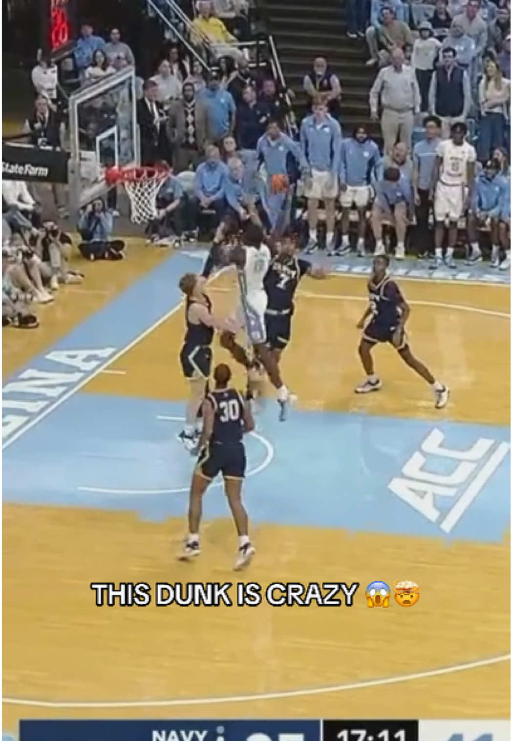 CALEB WILSON ARE YOU KIDDING ME?! 😳🔥 #basketball #cbb #collegehoops #dunk #fyp 