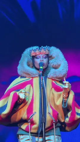 25th Anniversary of Mama’s Gun💿 @Erykah Badu Performing Didn’t Cha Know. #erykahbadu #live #rnb #soul #music 