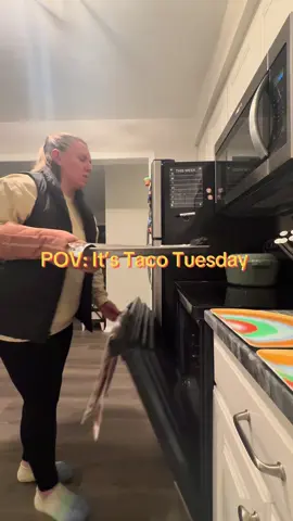Tuesday means tacos for dinner and #tacotuesday on #roblox for my boys. I’ve been building predictable screen time routines for my boys, and it’s a lot of work but starting to pay off. I just finished Power On by Ash Brandin and it gave me a lot to think about! It’s overwhelming, especially when I’m resetting routines every 3-5 days. 😮‍💨 Would love to hear what works for your family! #screentime 
