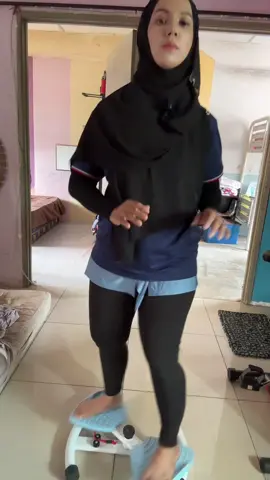 Senaman yang mudah ! Semua usia boleh !  Lelaki pempuan boleh !! #waisttwistingmurah #waisttwistingexercise #waisttwistingspeeds 