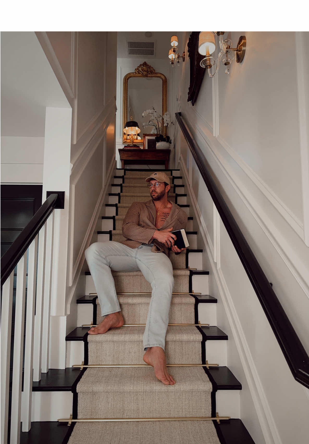 When your stairs stop giving “builder grade” and start giving “boutique hotel”. • • • #homerenovation #stairmakeover #interiordetails #beforeandafterhome #entrywaydesign    