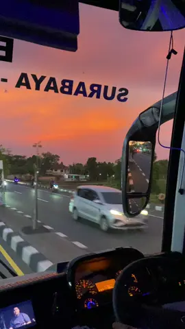 Melepas, tapi masih terikat kenangan. - #MasYat #sumbergroup #busjawatimuran #sumberselamat #sugengrahayu 