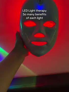 So many dermatologists recommended,love it #ledlighttherapy #facemask #ledmask #ledlights #nightroutine 