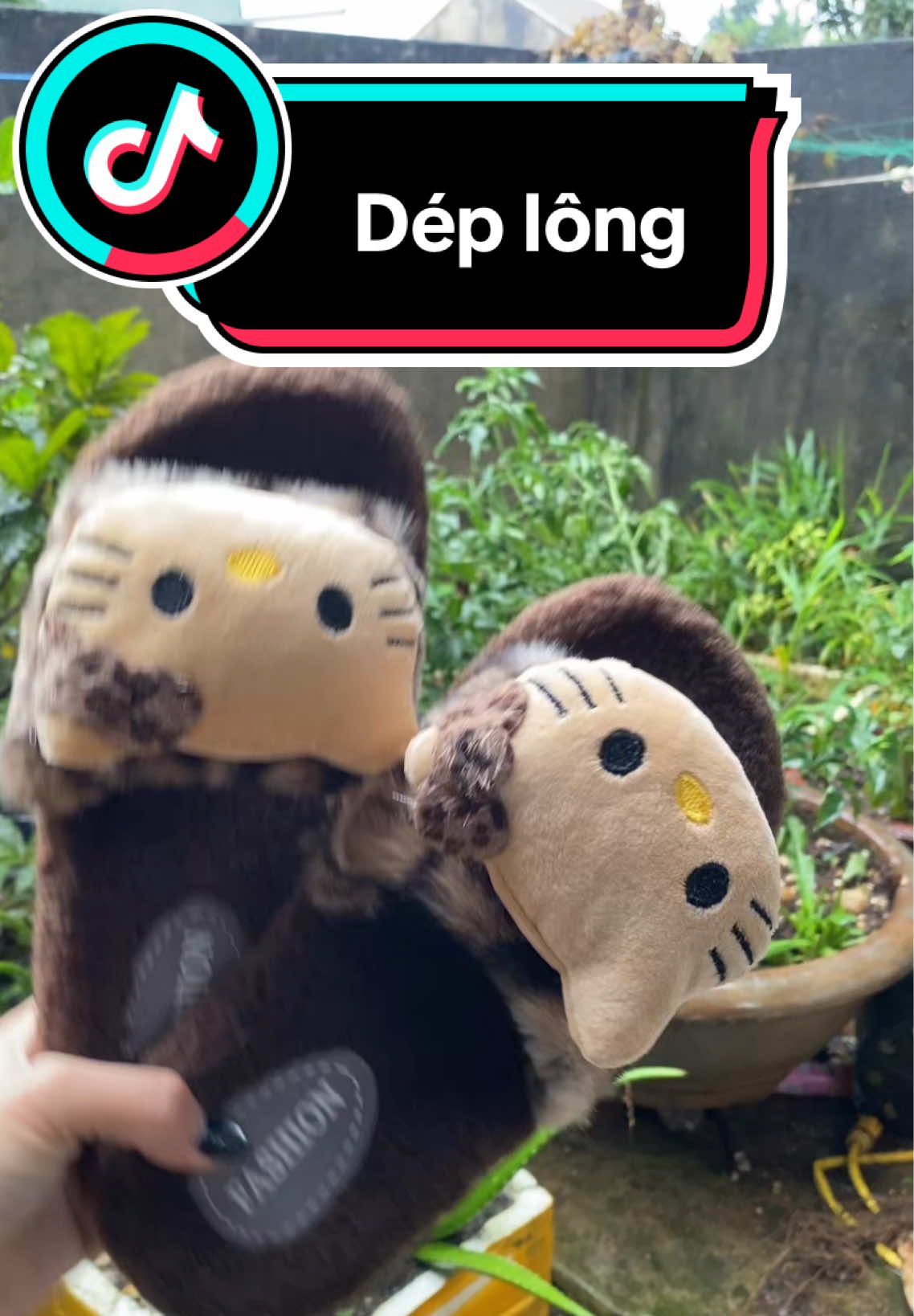 Doanh thu tháng này của em là nhờ đôi dép hot trend này nè #dép #dép_hellokitty #dép_lông 