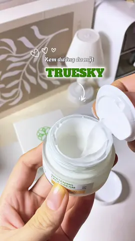 Dưỡng da mặt trắ.ng để chuẩn bị đón Tết nè mấy bà ơi ✨ #truesky #kemduongtrangda #kemduongtruesky #skincare #duongtrangda 