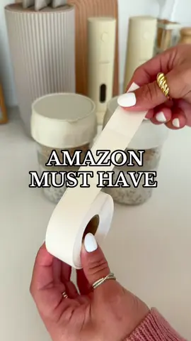 Dissolvable Labels are a kitchen staple! 🤩 I’ve been meaning to share these with you guys for the longest time. These are an absolute must have for leftovers, freezer meals, kids lunches, etc.  They dissolve underwater in less than 15 seconds! The role comes with 500 stickers, so it’ll last you a while! 