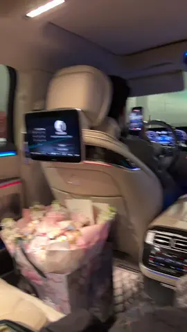 Có hoa có xe thiếu mỗi em  #haxaco #mercedes #maybach 