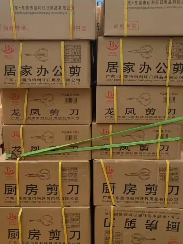 It's getting cold. I heard that doing a lot of manual labor can warm your whole body, and even your head.