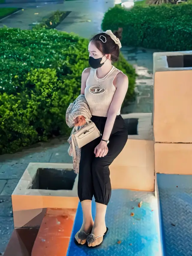 Em hong mạnh mẽ thì ai bảo vệ em đâyy...?🙂‍↕️🖤