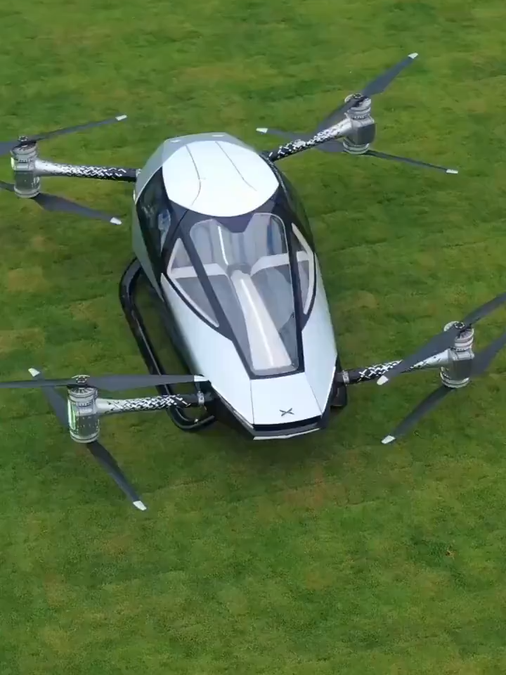 China’s XPENG flying car takes off! 🚗✈️⚡ Blending automotive design with aerospace technology — turning sci-fi into reality. 🤖🌌 #XPENG #FlyingCar #Innovation #FutureMobility #TechChina #ChinaVibes