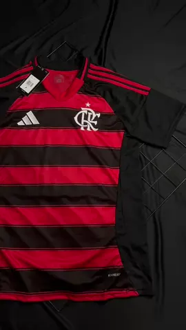 Camisa do Flamengo 25/26❤️🖤 Vista o manto sagrado e sinta a energia da nação e deixe sua paixão ainda mais forte na final da libertadores!🏆 O vermelho e preto que leva a final da américa🔥 Seja na arquibancada ou na sala de casa,vista seu manto! Garanta a sua via DM📩 Enviamos para todo Brasil📦 #flamengo #crf #vamosflamengo  #mantosagrado #teresina 