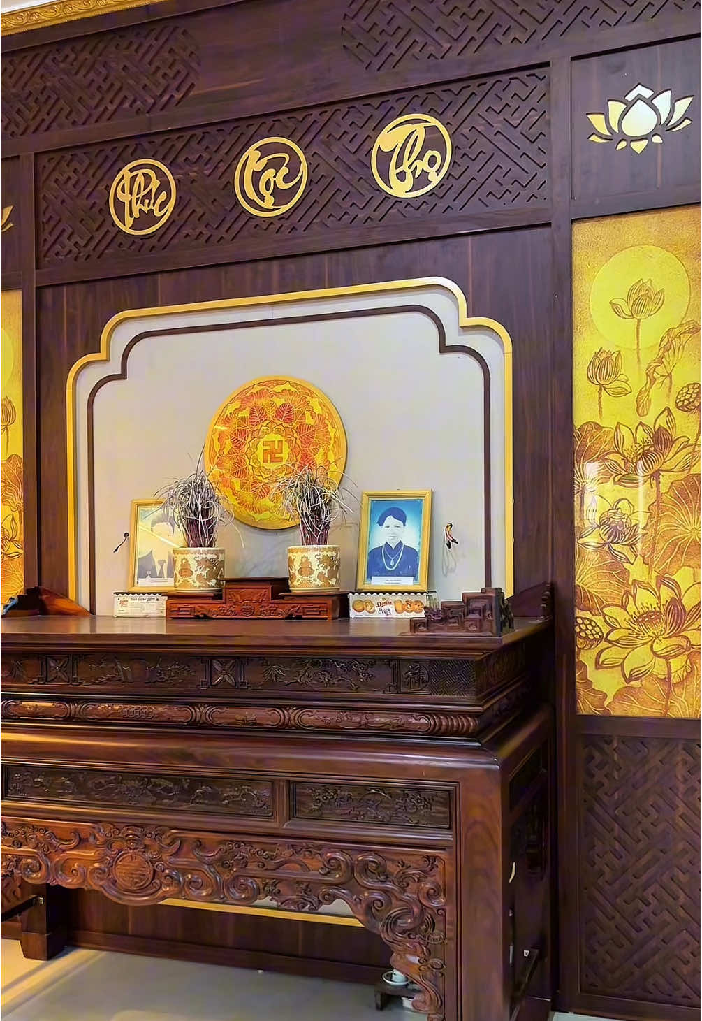 Mời các bác ngắm vách phòng thờ đẹp ạ 🌿 Thiết kế và thi công trực tiếp tại xưởng ! Hạng mục trong công trình của một người anh trai đặc biệt, luôn dành cho chúng tôi sự tin tưởng tuyệt đối ❤️ #thietkenoithat #hmhousing #noithathiendai #bantho #phongtho     