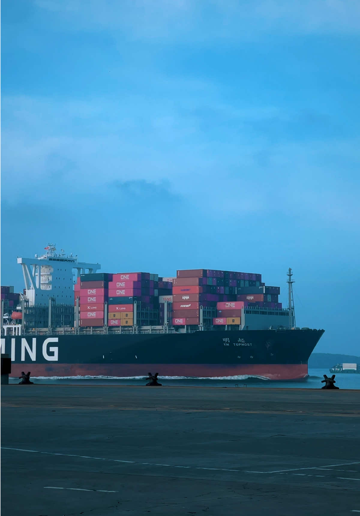 Bình minh ở cảng 🌅 #containerport #containership #kha13 