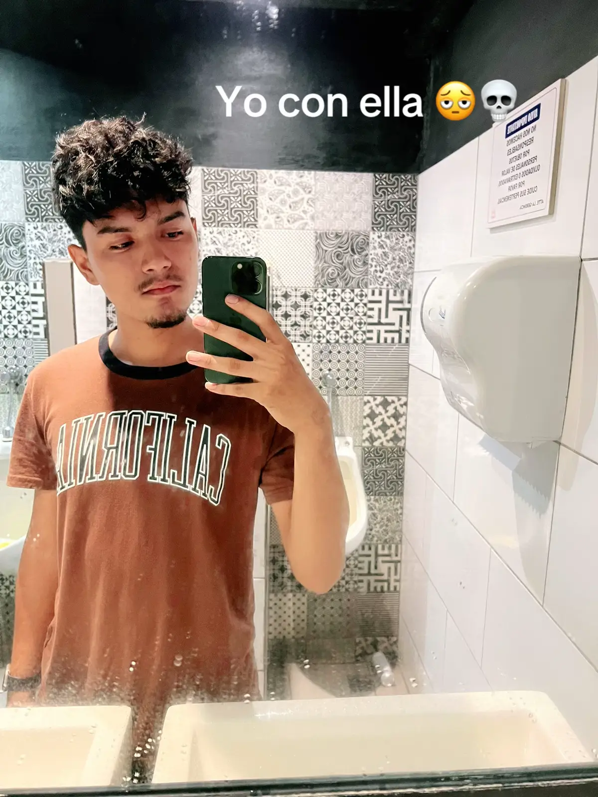 A veces una persona puede herirte tan profundo que sin darte cuenta te olvidas de ti mismo. Te pierdes entre sus palabras, sus actos y sus sombras, creyendo que ese dolor es lo que mereces. Pero cuando por fin decides soltar, dejar atrás lo que te consumía, algo dentro de ti despierta. Vuelves a mirarte, a cuidarte, a reconstruirte pieza por pieza. Y es ahí, en ese renacer, donde regresas a tu prime: más fuerte, más consciente y más tuyo que nunca. ❤️#costarica #fuerte #cambios 