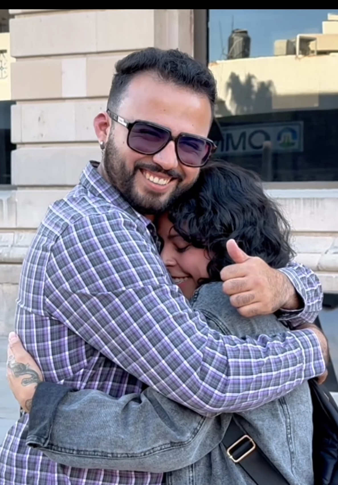 Millonario premia a joven por recordar cuando su padre pedía dinero en las calles 😭 lloramos al escuchar su historia #ayudandoapersonas #historiasqueinspiran #paratiiiiiiiiiiiiiiiiiiiiiiiiiiiiiii 