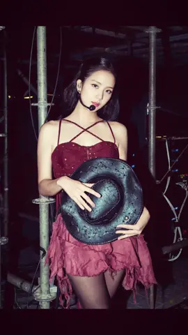 Jisoo and her giant doll #blackpink #trending #aifilter #jisoo #fyp 