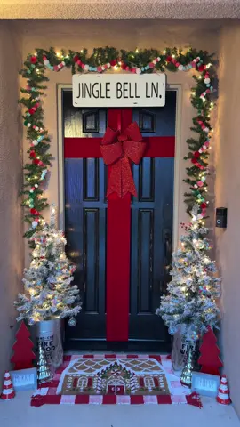 Holiday Porch Reveal🎄 I loved last years door so much I wanted to keep the same theme! Always so much fun to decorate for Christmas!! #christmasdoordecor #christmasporch #holidaydoordecor #christmasdecoratingideas #christmasdecorating 