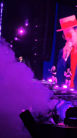 Take me của tui, lại xả suộc cho ce xem nguyên bản😂 #gdragon #hanoi #ubermenschworldtour #takeme