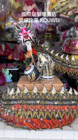 柔佛新山国际龍獅專賣店榮威企業 ROUWEI ENTERPRISE JOHOR BAHRU  In stock...Longshi products                      本地安装LED 精致制造 品牌保证 手工精致 千变万化 维修服务现货 专售订做 比赛狮头 鹤山佛山 祥龙 鼓铜锣拨乐器 头牌旗 财神爷 三太子 H/P: Kenny +6016 7908886 H/P: Kenny +6017 7009979 H/P: Lisa     +6017 7002293 WeChat/WhatsApp: +6017 7009979 No38 & 44 Jalan Rumbia 20 Taman Daya 81100 Johor Bahru