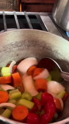 Cena privado para reunión de amigas. CHEF. EWUARD VELSAN. - pechuga rellena de vegetales. - crema de chipotle. - puré de papas. - Mac and cheesse. - vegetales al vapor. - pan. Contrata nuestros servicios de personal chef.. #puertopeñasco #personalchef #cena #pollo #tiktokchef 