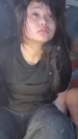 กัมพูชาปิดเกม! จับครบ 7 ผู้ต้องหาร่วมบุกชิงนักโทษศาลสวายเรียง – ปฏิบัติการยุติลงแล้ว 📰เมื่อเวลาประมาณ 18.00 น.เศษ ของวันที่ 18 พฤศจิกายน 2025 เจ้าหน้าที่กัมพูชาสามารถควบคุมตัวสมาชิกกลุ่มอาชญากรที่ก่อเหตุบุกชิงตัวผู้ต้องขังจากศาลจังหวัดสวายเรียงได้ครบทั้ง 7 รายแล้ว ซึ่งในจำนวนนี้มีผู้ต้องสงสัยหญิง 1 ราย โดยหลังจากจับกุมทั้งหมดได้สำเร็จ เจ้าหน้าที่ได้ประกาศปิดปฏิบัติการปราบปรามกลุ่มคนร้ายในคดีอุกอาจครั้งนี้อย่างเป็นทางการ #SvayRieng #กัมพูชา #บุกชิงตัวผู้ต้องขัง #จับครบ7คน #CambodiaPolice    