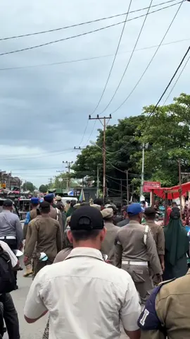 Penertiban pedagang liar di Pasar Bina Usaha Meulaboh, Aceh Barat, oleh Satpol Pp dan WH, Polisi dan TNI. Rabu, 19 November 2025 #satpolpp #pedagang #liar #kebersihan #pasar 