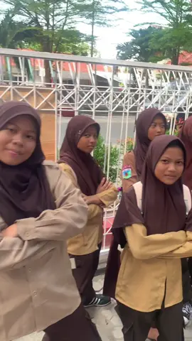 Terima kasih chef🫶🏻😆 #makanbergizigratis #mbg #fypage #sppg #mbglovers❤️ 