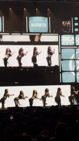 KATSEYE DANCING TO MILKSHAKE @KATSEYE #KATSEYETORONTO 