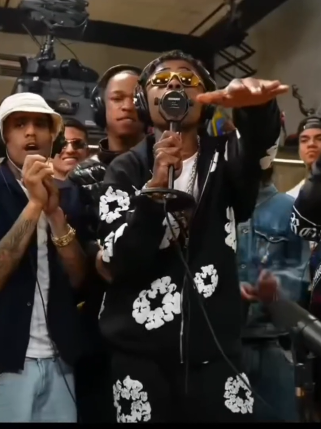 MC Meno K #podpah #possoatenaotedarflores #mcmenok #musica #status 