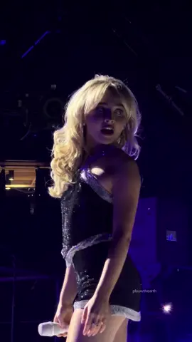 tears dance break in toronto🩸#sabrinacarpenter #sabrinacarpentertour #shortnsweettour #concert #torontoshortnsweet @Sabrina Carpenter 