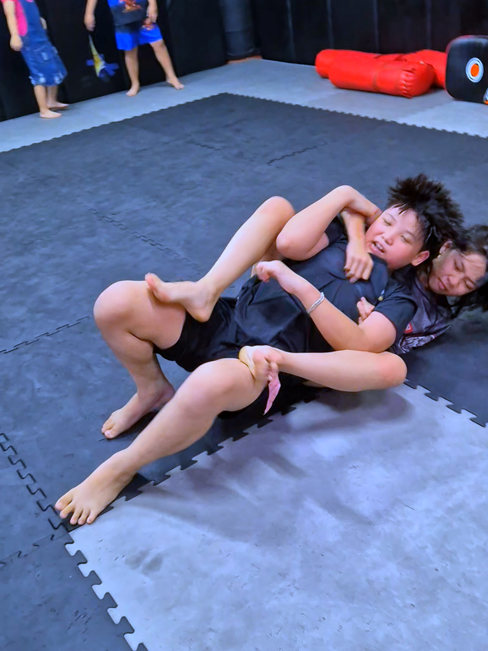 Lần này có cố gắng nhưng chưa đáng kể , takedown thành công 😅, cố lên sắp thắng bạn ấy rồi 😉 #voThuatHaiPhong #BJJHaiPhong #DatCangTiger #BrazilianJiujitsu 