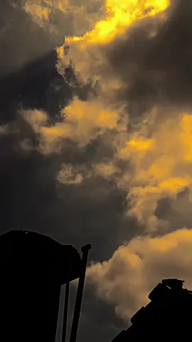 كن صبورا حتى لو شعرت أن عالمك كله ينهار، فالله يعلم مدى تعبك Tetaplah bersabar meskipun terasa seluruh duniamu berantakan. Allah tahu lelahmu. #katakataarab#quotesislamic#syairarab#arabicsong#xyzbca 