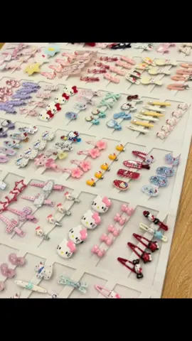 គៀបអត់អស់ក៏ត្រូវតែអស់ដែរព្រោះបងទិញជូនហ៎😍🫶🏻🎀Inbox iG:arr.cosmetics14 or telegram link in bio🤍#foryou #hellokitty #xybca #viral #gift 