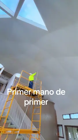 Enpezando este proyecto nuevo #interiorpainting #sherwinwilliams #primer #pintoreschingones #fyp 
