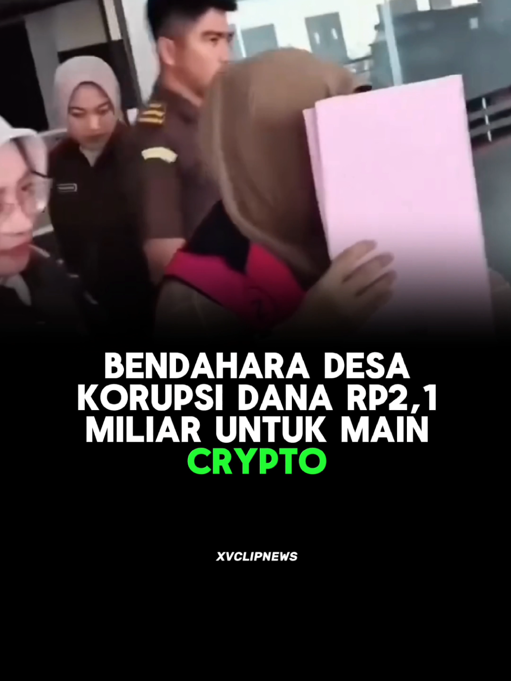 Kasus korupsi kembali mengguncang daerah. Seorang bendahara desa berinisial J di Desa Bumi Etam, Kecamatan Kaubun, Kabupaten Kutai Timur (Kutim), Kalimantan Timur, resmi ditetapkan sebagai tersangka setelah diduga menyelewengkan dana desa senilai Rp2,1 miliar. Yang membuat kasus ini semakin memprihatinkan, J disebut menggunakan dana tersebut untuk bermain aset kripto. #gabrielrey #triv #cryptowave 