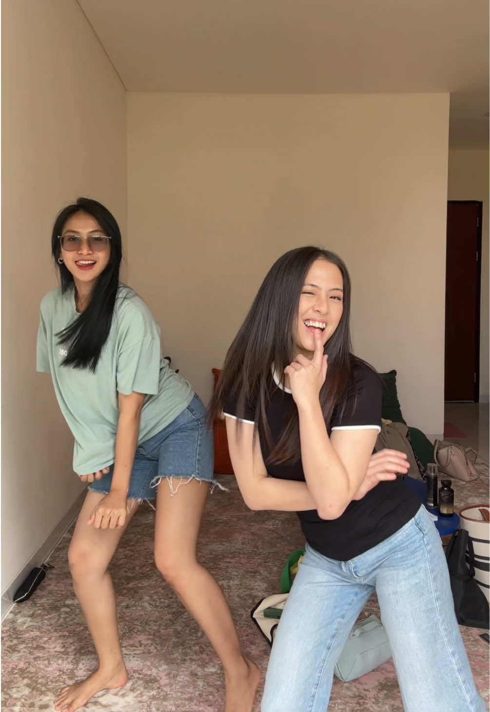 ada anak kecil baju kuning @lilyzz0_0 @Frislly Herlind 