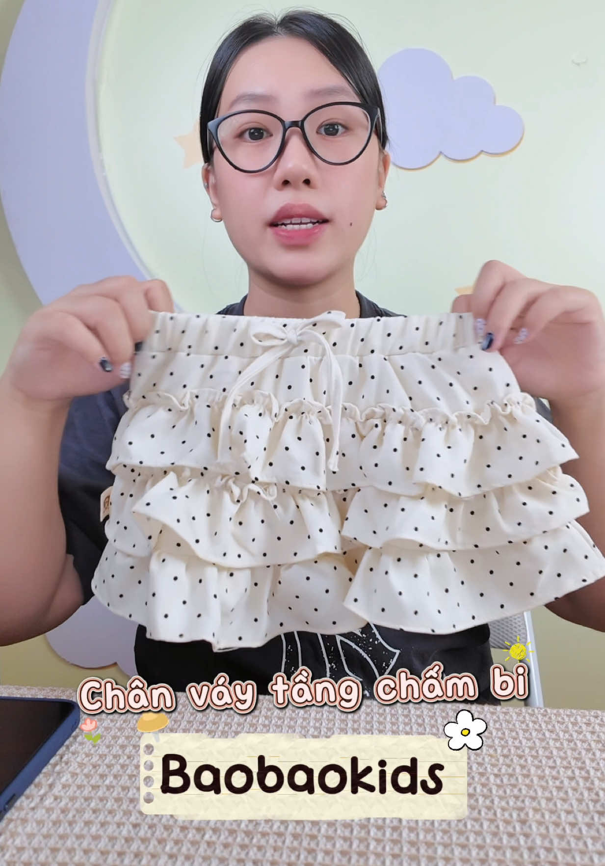 Mùa đông mà bị mê váy tầng chấm bi quá mấy bà ưi #minkydaily #quanaotreem #chanvay #dambegai #baobaokids 