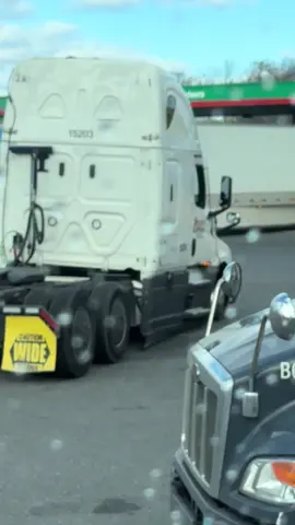 The things you see at the truck stop #fyp 