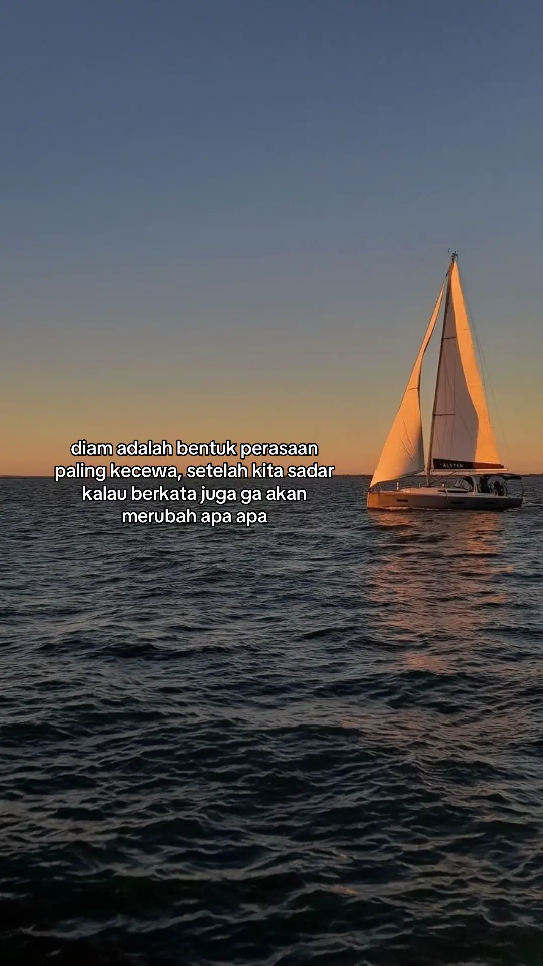 Bahan-bahan • 1 bungkus Biskuit Marie (sekitar 200-300 gram), patahkan menjadi 2 atau 4 bagian. • 250 gram Mentega/Butter • 200 gram Serbuk minuman cokelat (seperti Milo) • 3/4 kaleng Susu Kental Manis (SKM) • 3 sdm Serbuk Kakao (diayak, opsional untuk warna cokelat yang lebih pekat) Alat • Loyang berukuran sekitar 8x8 inci (atau ukuran serupa), lapisi dengan kertas roti/kertas baking. • Panci atau wajan. 👩‍🍳 Langkah-Langkah Pembuatan 1. Persiapan Adonan Cokelat • Cairkan Mentega: Lelehkan mentega di dalam panci dengan api sedang. Jangan gunakan api besar agar mentega tidak gosong. • Campurkan Bahan Basah: Setelah mentega cair, kecilkan api. Masukkan Susu Kental Manis dan aduk rata. • Masukkan Bahan Kering: Masukkan Serbuk Milo dan Serbuk Kakao (jika menggunakan). • Masak Hingga Kental: Aduk terus dengan api kecil/sedang hingga adonan cokelat menjadi kental dan sebati. Pastikan semua bubuk larut dan adonan tidak berbutir. Matikan api. 2. Mencampurkan Biskuit • Masukkan Biskuit: Masukkan potongan biskuit Marie ke dalam adonan cokelat yang masih hangat. • Aduk Rata: Aduk perlahan hingga semua potongan biskuit terlapisi merata oleh adonan cokelat. Jangan sampai biskuit hancur. 3. Membentuk dan Mendinginkan • Tuang ke Loyang: Tuang adonan biskuit cokelat ke dalam loyang yang sudah disiapkan. • Padatkan: Tekan-tekan adonan dengan spatula atau bagian belakang sendok hingga padat dan permukaannya rata. Anda juga bisa menimpanya dengan pemberat kecil. • Dinginkan: Tutup loyang dan masukkan ke dalam kulkas (bukan freezer). Dinginkan minimal 4-6 jam, atau lebih baik semalaman, agar kek batik benar-benar mengeras dan mudah dipotong. 4. Penyajian • Keluarkan: Keluarkan kek batik dari loyang dengan mengangkat kertas roti. • Potong: Potong-potong kek batik sesuai selera. • Sajikan: Biskuit batik siap dinikmati. 💡 Tips Tambahan • Rasa: Penggunaan pure butter akan memberikan rasa yang lebih enak dan rich dibandingkan margarin. • Tekstur: Proses pendinginan semalaman sangat penting agar tekstur kek batik menjadi padat dan tidak mudah meleleh. • Variasi: Anda bisa menambahkan Chocolate Ganache sebagai topping dengan melelehkan cokelat dark cooking dan sedikit susu cair/mentega. #fyp #foryou #foryoupage 