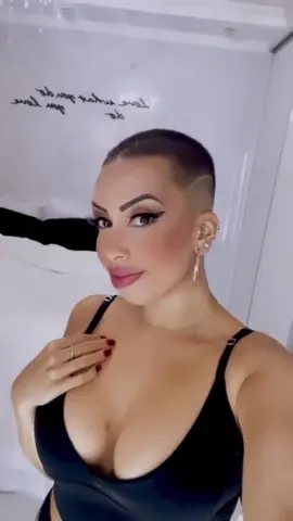 👩🏼‍🦲🖤 #buzzcut #Transformation #haircut #headshave #shavedhead 