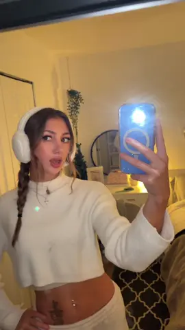 oohhhh BAAAAAABBYYY #winter#makeup#cleangirl#winterfit#christmas 