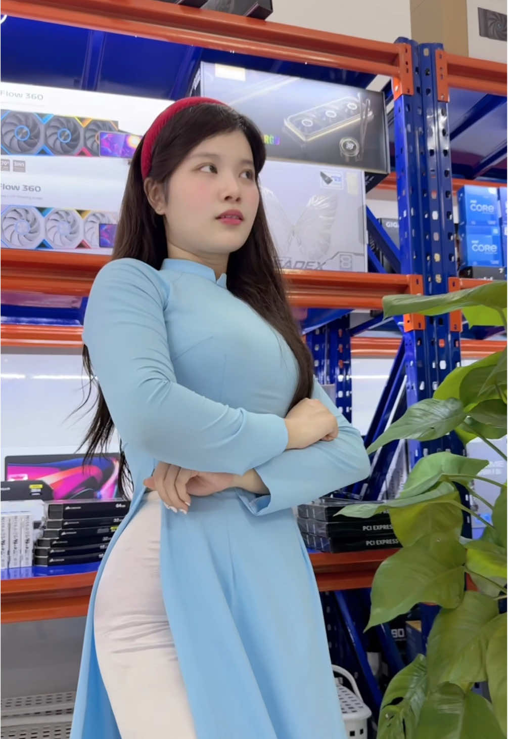 Đến @xtremPC Đà Nẵng để em lễ tân trong video tư vấn nha 😇😜 #pcdanang #pcgaming #danang #buildpcgaming #xtremepcdanang 