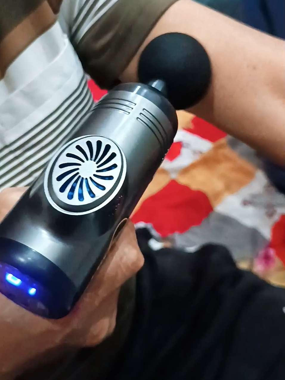 Máy massage cầm tay 99 cấp món quà sức khỏe tặng bố #maymassagecamtay #maymatxacamtay #massagecovaigay #chamsocsuckhoegiadinh #fyp 