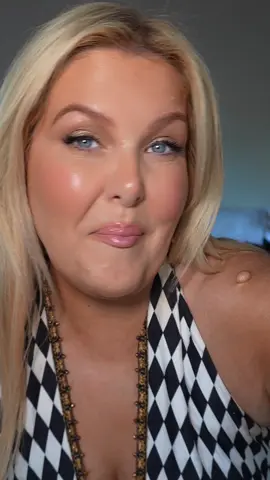 Grwm late edition Skin prep @SumaNurica  Foundation @Lancôme  Powder @Huda Beauty  Blush @KimChi Chic Beauty and @tarte cosmetics  Eyeshadow @Makeup By Mario and @Patrick Ta Beauty  Mascara @meritbeauty  Setting spray @Anastasia Beverly Hills  Brow pencil @NYX Professional Makeup  #grwm #storytime #makeup #underpainting 