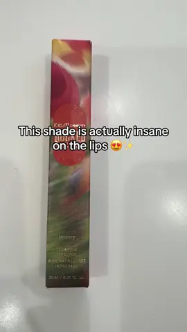 This plumping gloss from r.e.m. beauty × Wicked gives that juicy, glassy shine with the prettiest color payoff. It’s hydrating, lightweight, and makes your lips look fuller instantly—such a perfect holiday shade. #beautyfinds2025 #lipglosstrends #makeupmusthaves #tiktokmademebuyit #holidayglam