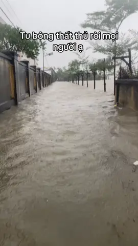 Mọi người nếu không có việc gì thì k nên ra đường